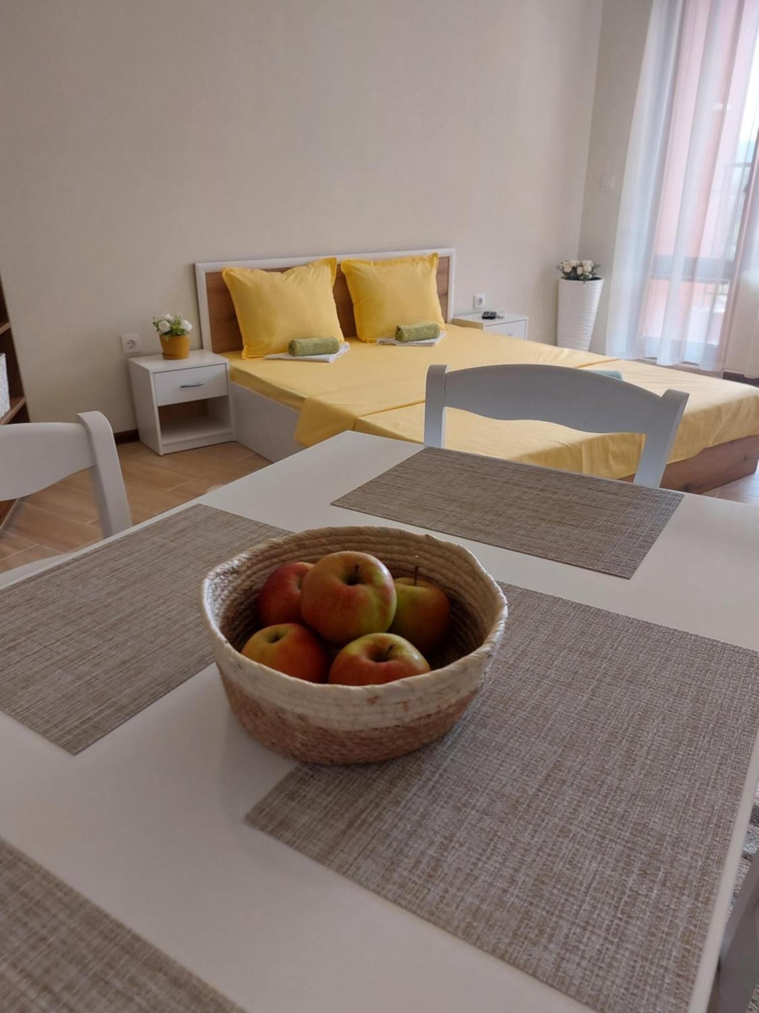 Krimski Apartment - Free Private Parking فارنا المظهر الخارجي الصورة